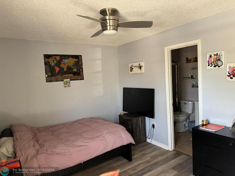 For Rent: $2,000 (2 beds, 2 baths, 1120 Square Feet)