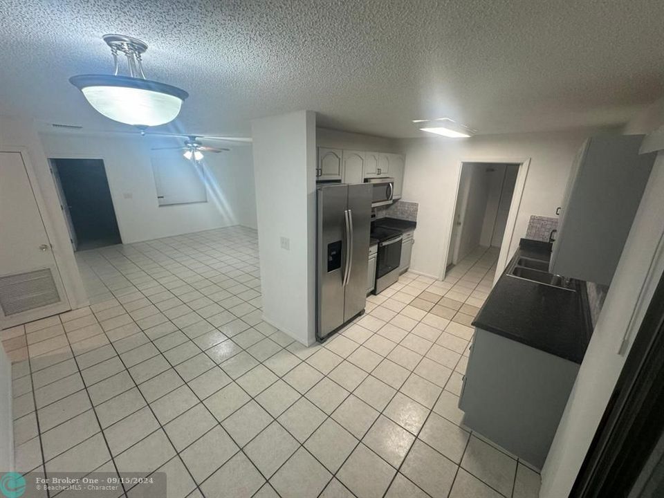 For Rent: $2,300 (3 beds, 2 baths, 1216 Square Feet)