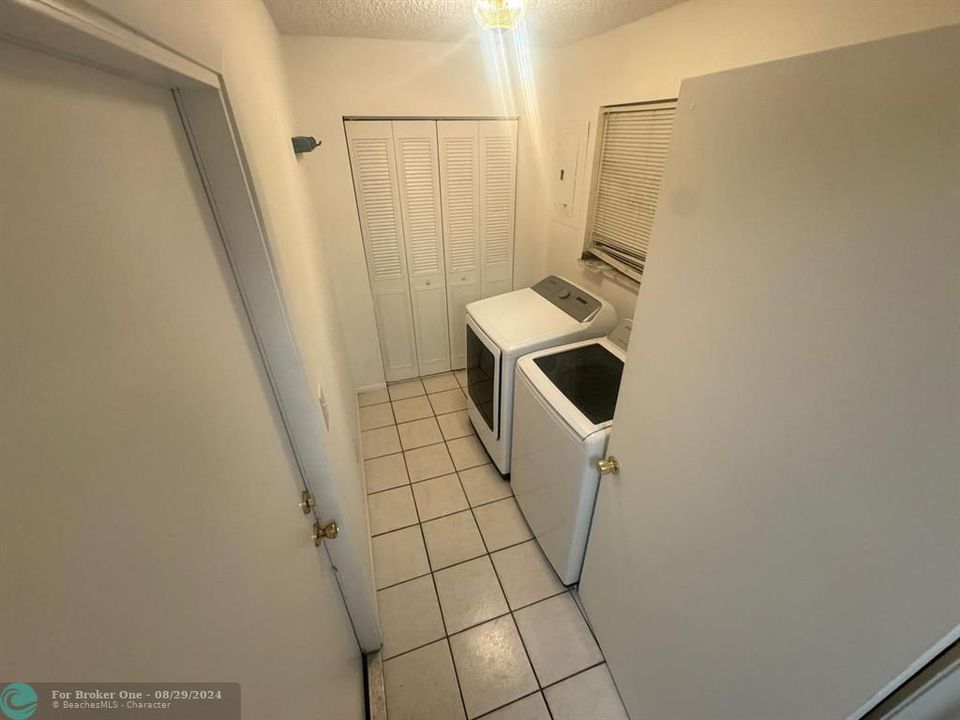 For Rent: $2,300 (3 beds, 2 baths, 1216 Square Feet)