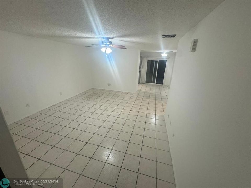 For Rent: $2,300 (3 beds, 2 baths, 1216 Square Feet)