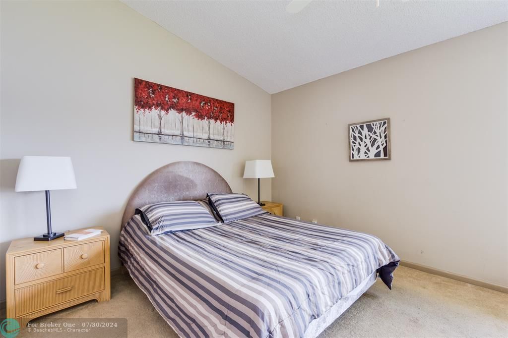 For Sale: $309,900 (2 beds, 2 baths, 1150 Square Feet)