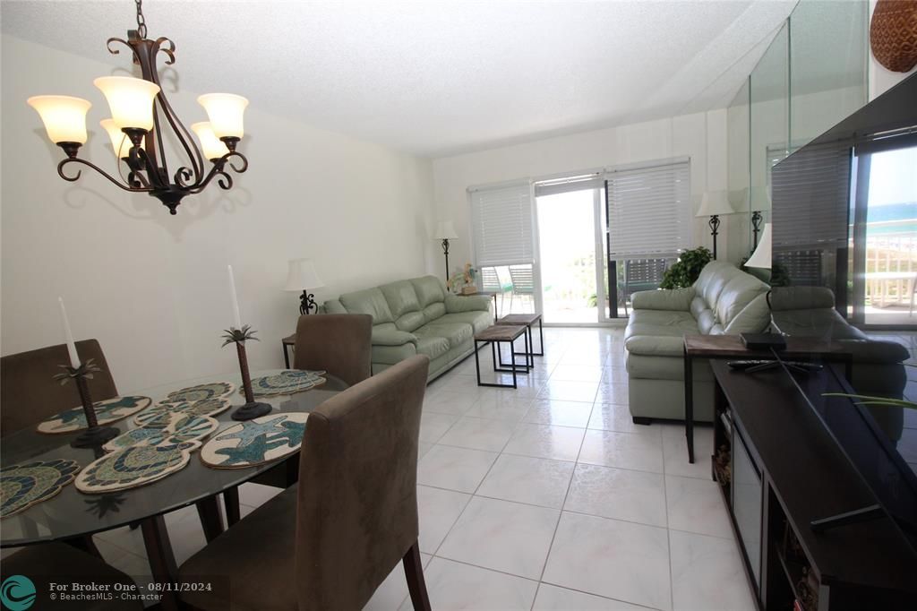 For Sale: $529,900 (1 beds, 1 baths, 800 Square Feet)