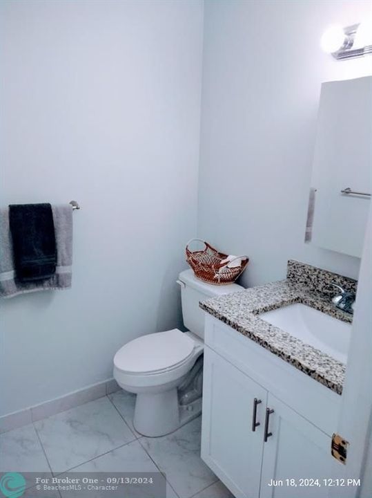 Active With Contract: $169,000 (1 beds, 1 baths, 1068 Square Feet)