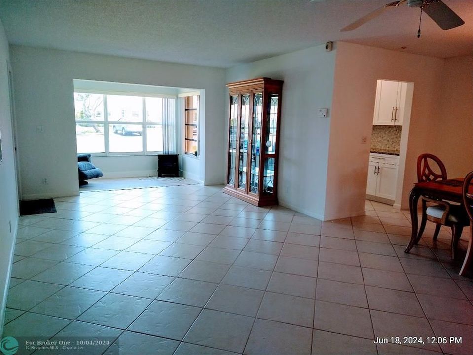 For Sale: $169,000 (1 beds, 1 baths, 1068 Square Feet)