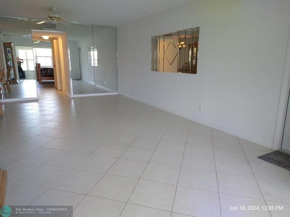 Active With Contract: $169,000 (1 beds, 1 baths, 1068 Square Feet)