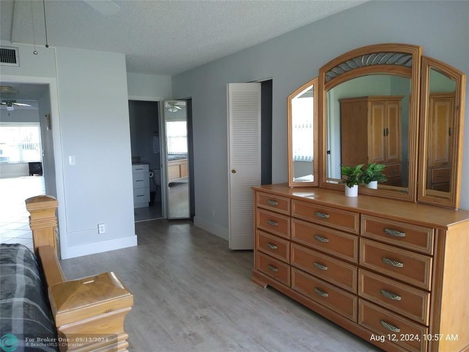 For Sale: $169,000 (1 beds, 1 baths, 1068 Square Feet)