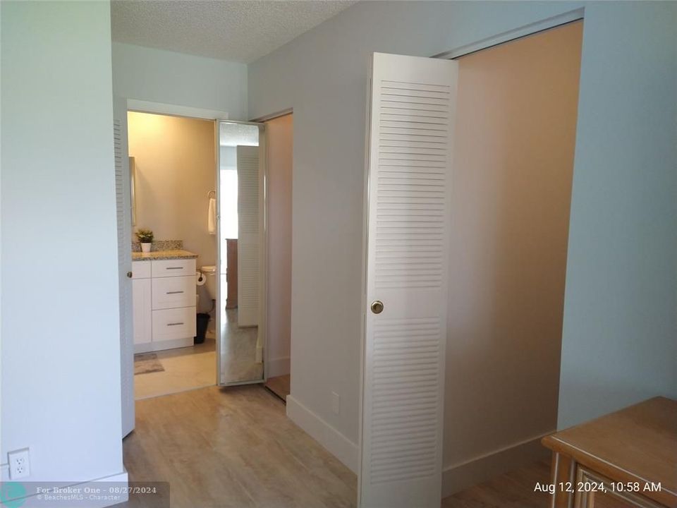 For Sale: $169,000 (1 beds, 1 baths, 1068 Square Feet)