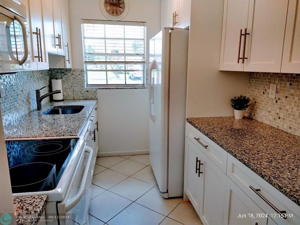 Active With Contract: $169,000 (1 beds, 1 baths, 1068 Square Feet)