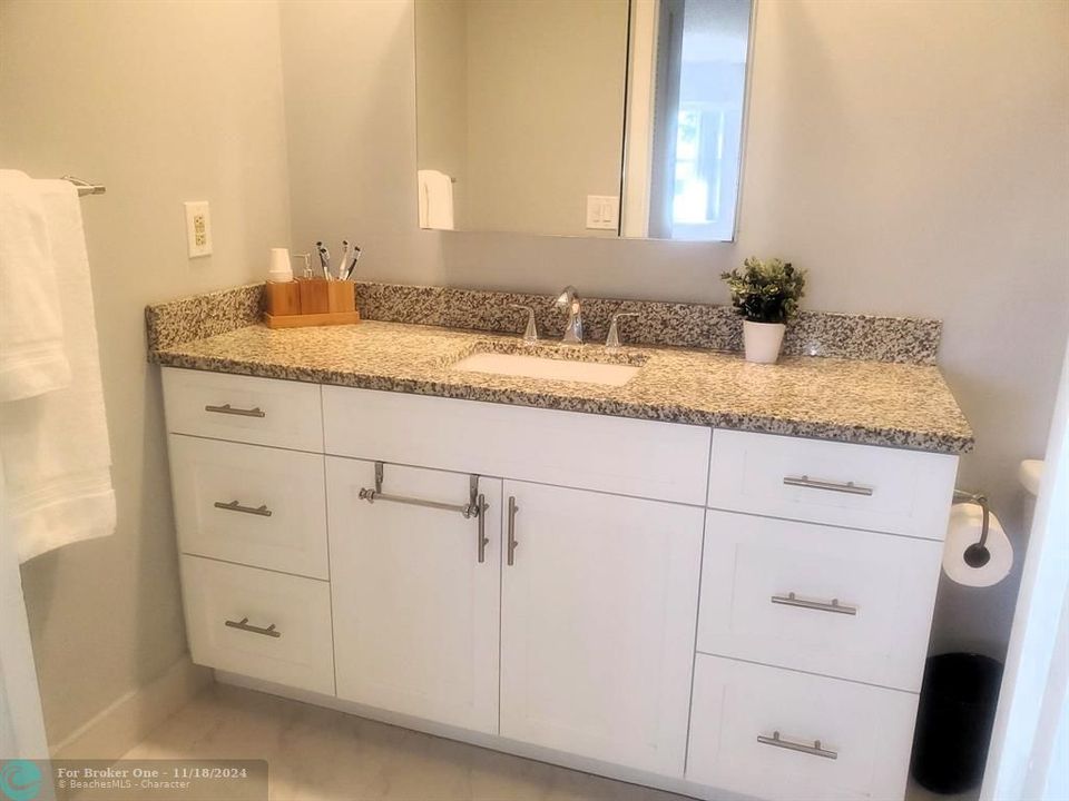 Active With Contract: $169,000 (1 beds, 1 baths, 1068 Square Feet)