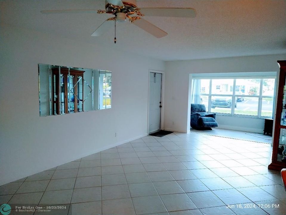 For Sale: $169,000 (1 beds, 1 baths, 1068 Square Feet)