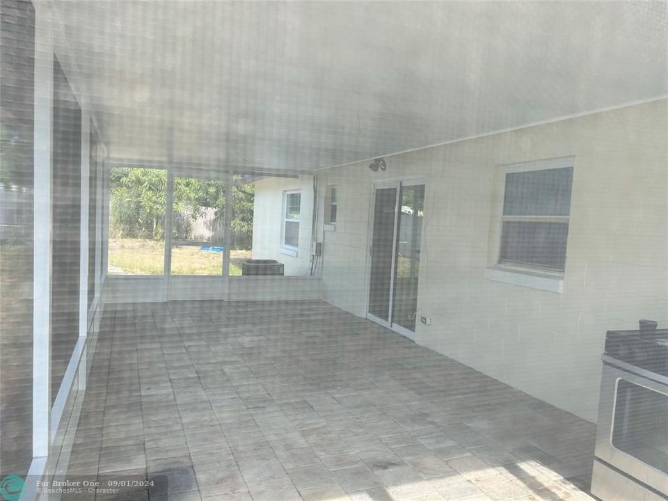 For Sale: $282,000 (3 beds, 1 baths, 954 Square Feet)