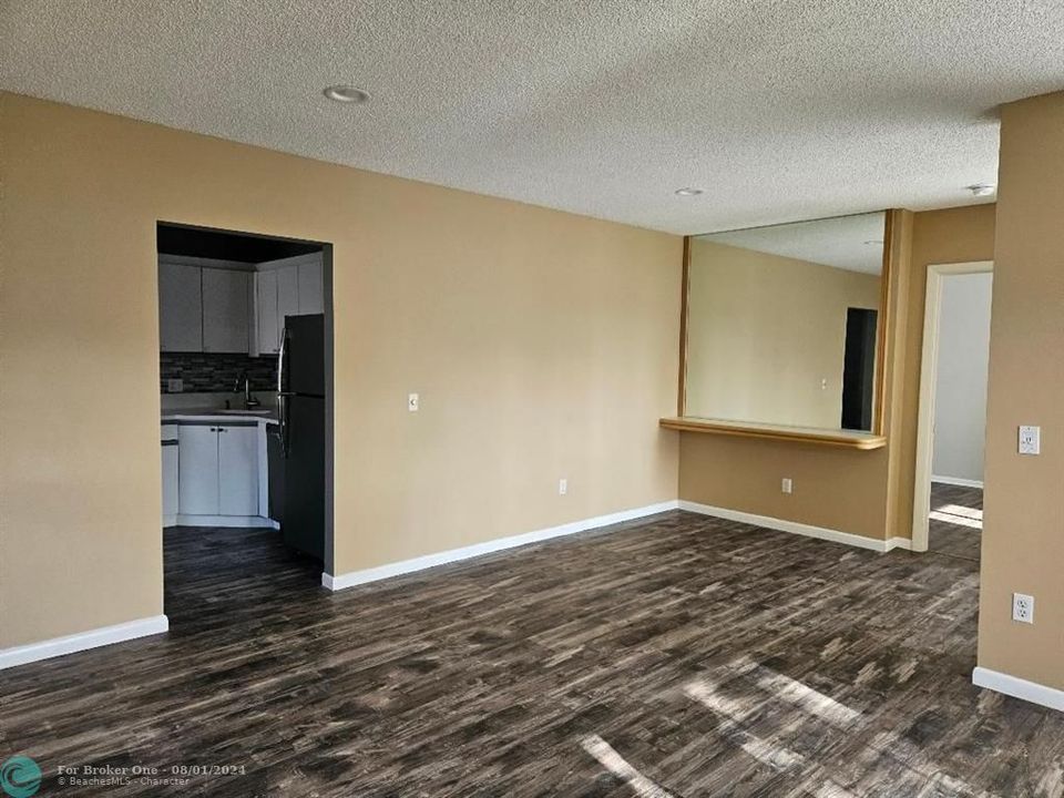 Active With Contract: $2,300 (3 beds, 2 baths, 1282 Square Feet)