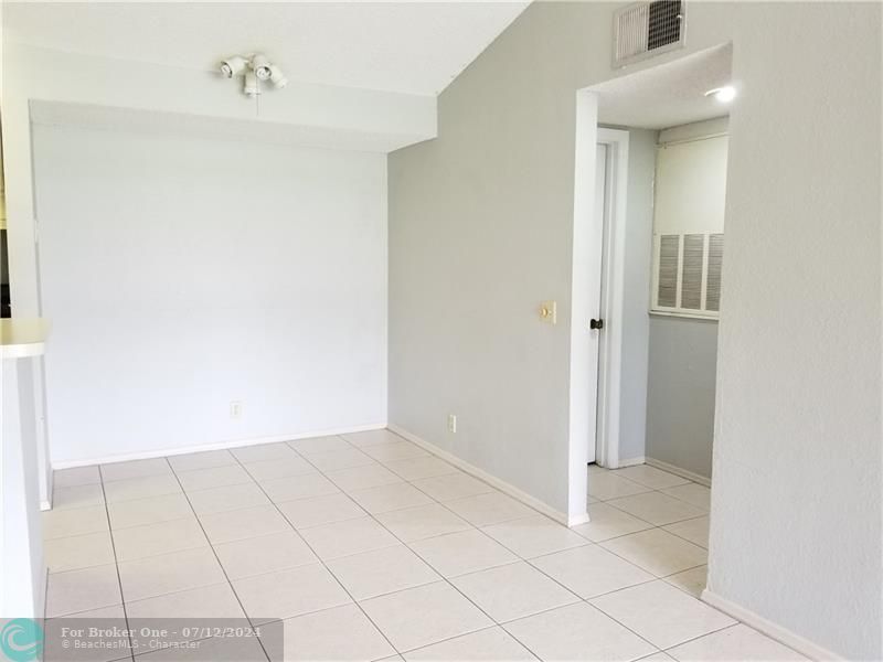 For Rent: $1,950 (1 beds, 1 baths, 805 Square Feet)