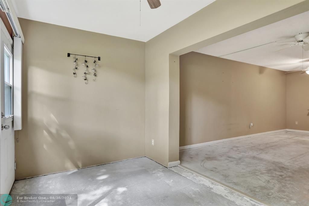 Recently Sold: $118,400 (1 beds, 1 baths, 760 Square Feet)