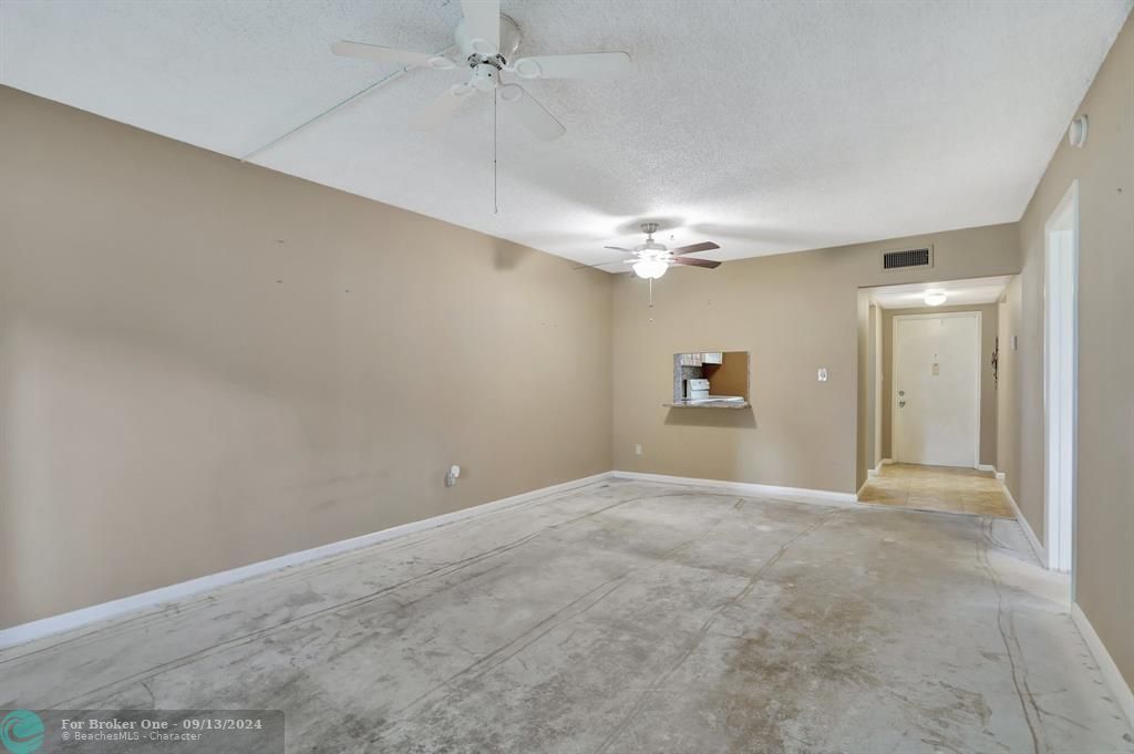 Recently Sold: $118,400 (1 beds, 1 baths, 760 Square Feet)