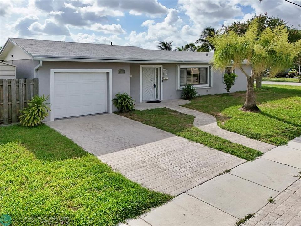 Active With Contract: $474,900 (4 beds, 2 baths, 1500 Square Feet)