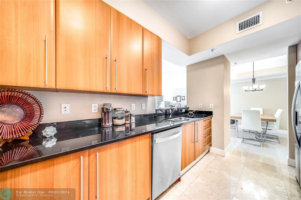Active With Contract: $4,500 (2 beds, 2 baths, 1560 Square Feet)