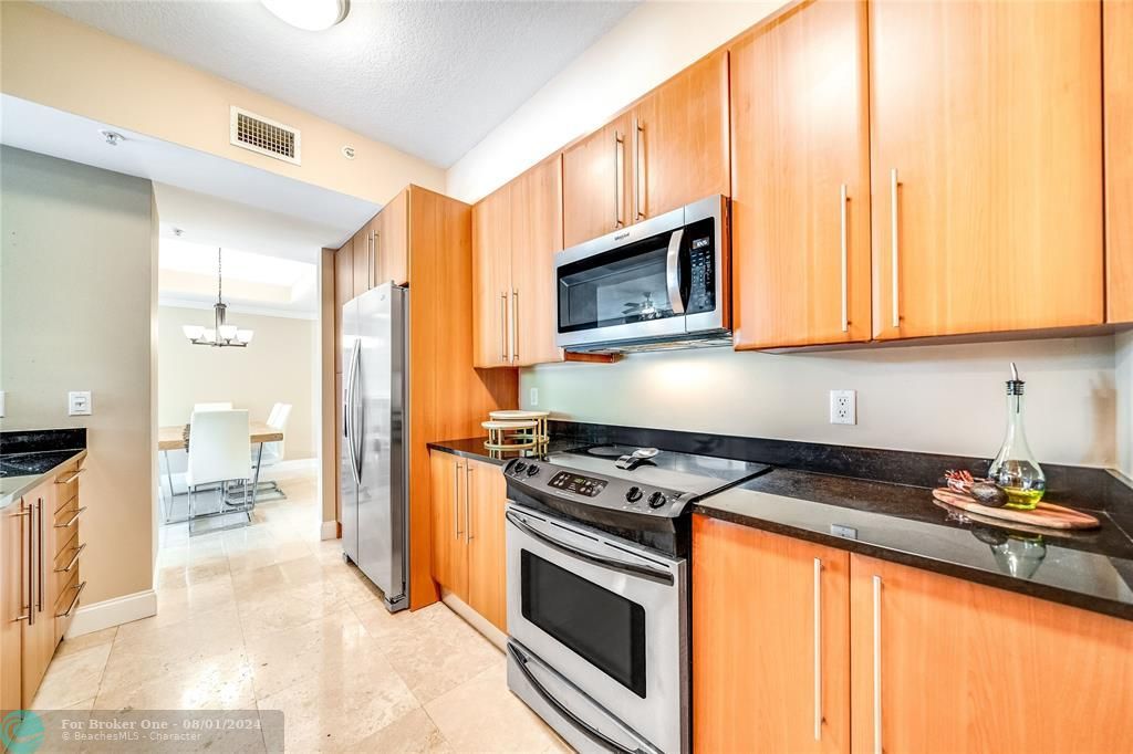 Active With Contract: $4,500 (2 beds, 2 baths, 1560 Square Feet)