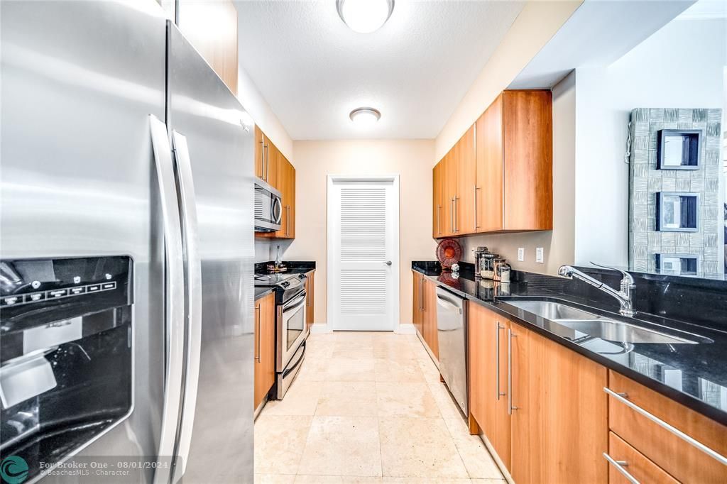 Active With Contract: $4,500 (2 beds, 2 baths, 1560 Square Feet)