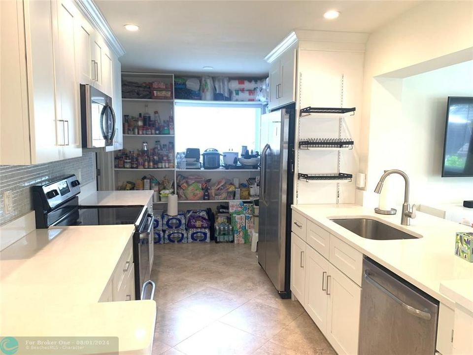 For Sale: $409,000 (2 beds, 2 baths, 1355 Square Feet)