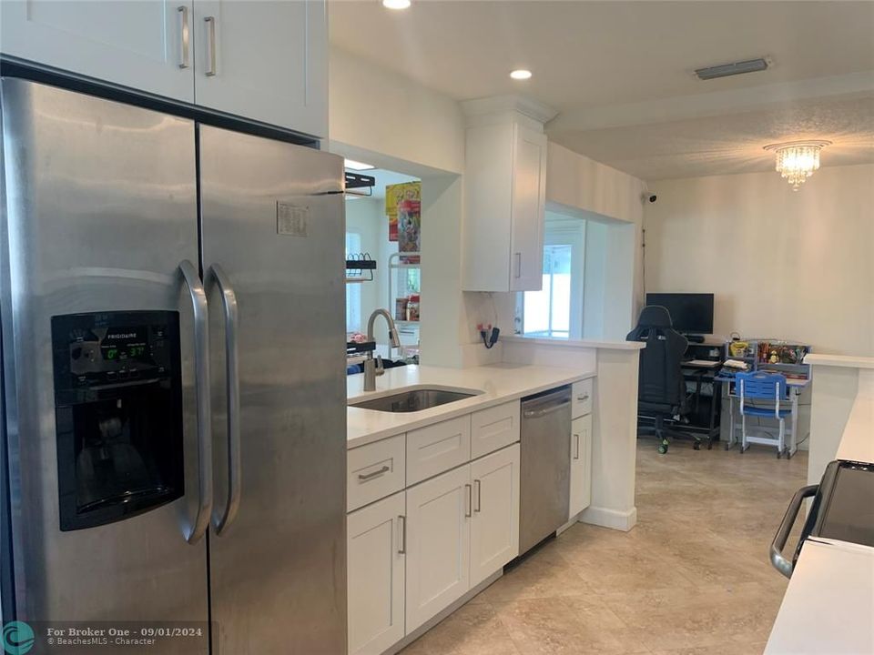 For Sale: $409,000 (2 beds, 2 baths, 1355 Square Feet)