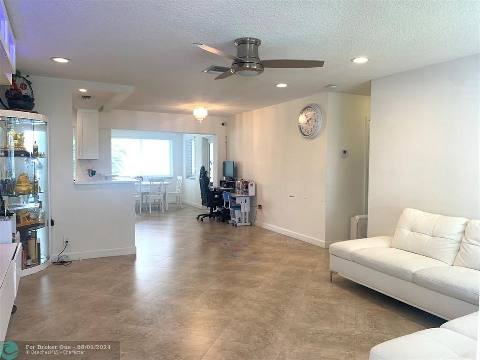 For Sale: $409,000 (2 beds, 2 baths, 1355 Square Feet)