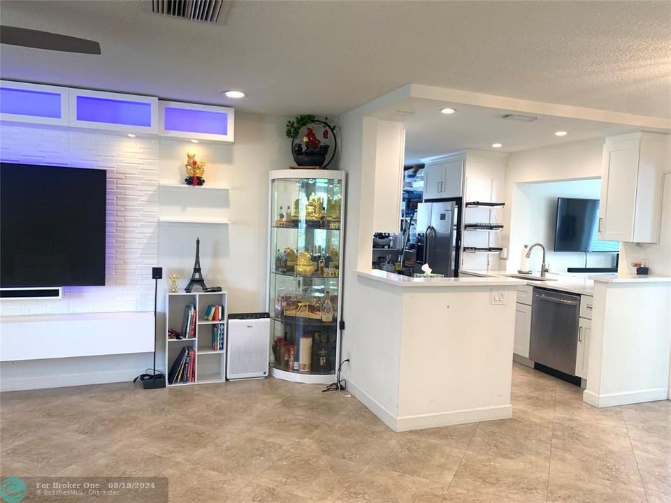 Recently Sold: $409,000 (2 beds, 2 baths, 1355 Square Feet)