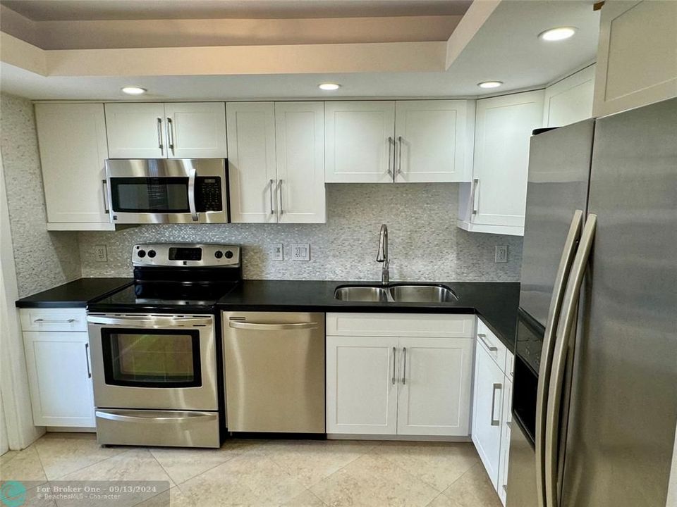 For Sale: $249,000 (2 beds, 2 baths, 1150 Square Feet)