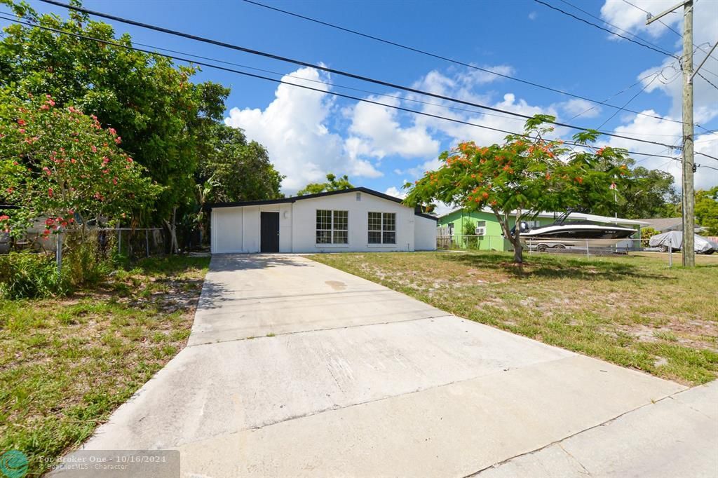 For Sale: $249,000 (3 beds, 1 baths, 1116 Square Feet)