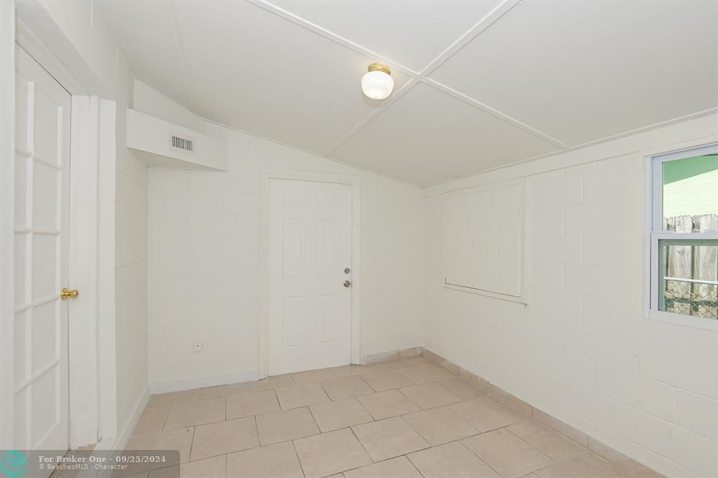 For Sale: $249,000 (3 beds, 1 baths, 1116 Square Feet)