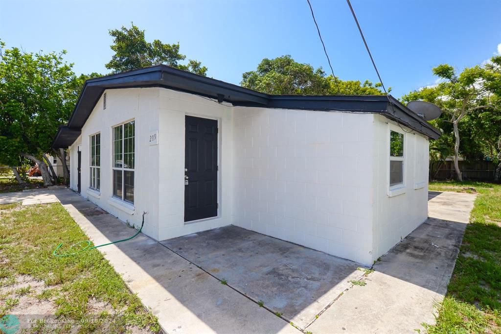 For Sale: $249,000 (3 beds, 1 baths, 1116 Square Feet)