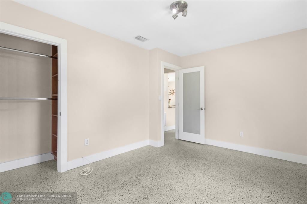 For Sale: $589,900 (2 beds, 2 baths, 1000 Square Feet)