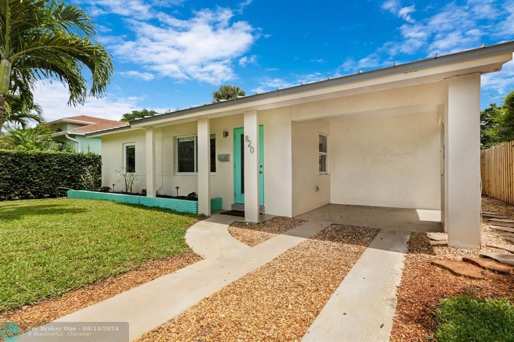 For Sale: $589,900 (2 beds, 2 baths, 1000 Square Feet)