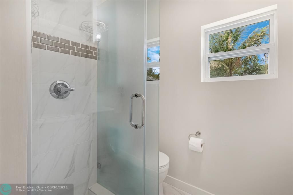 For Sale: $589,900 (2 beds, 2 baths, 1000 Square Feet)