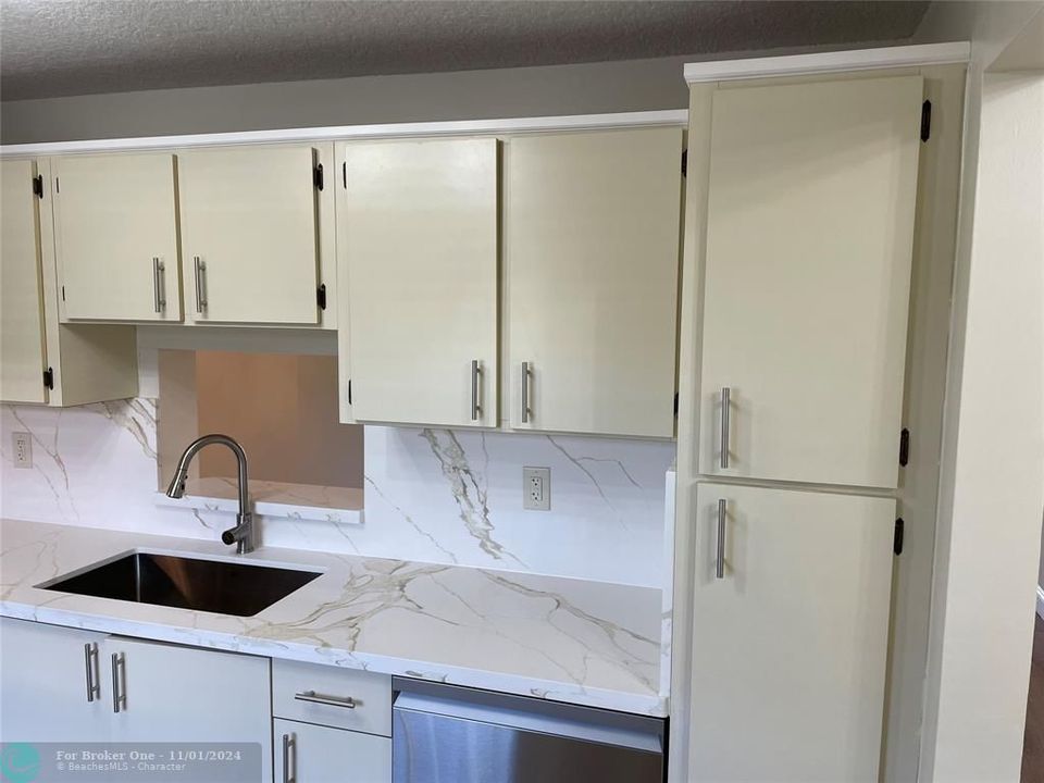 For Rent: $2,600 (2 beds, 2 baths, 1190 Square Feet)