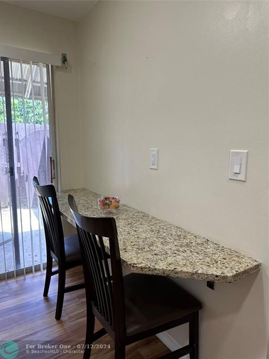 For Sale: $250,000 (2 beds, 2 baths, 960 Square Feet)