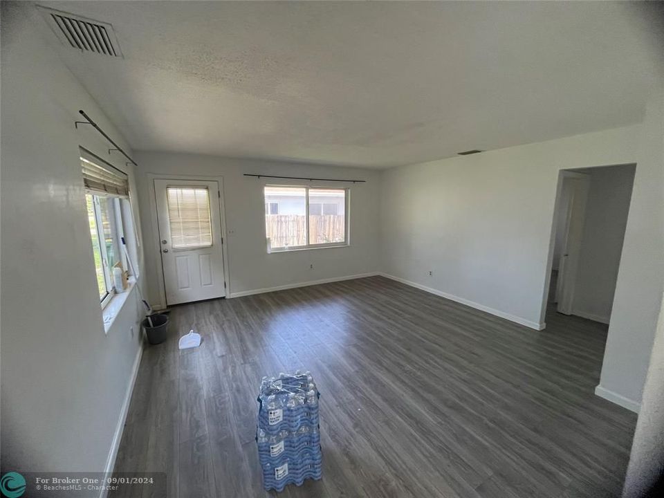 Recently Sold: $2,000 (2 beds, 1 baths, 900 Square Feet)