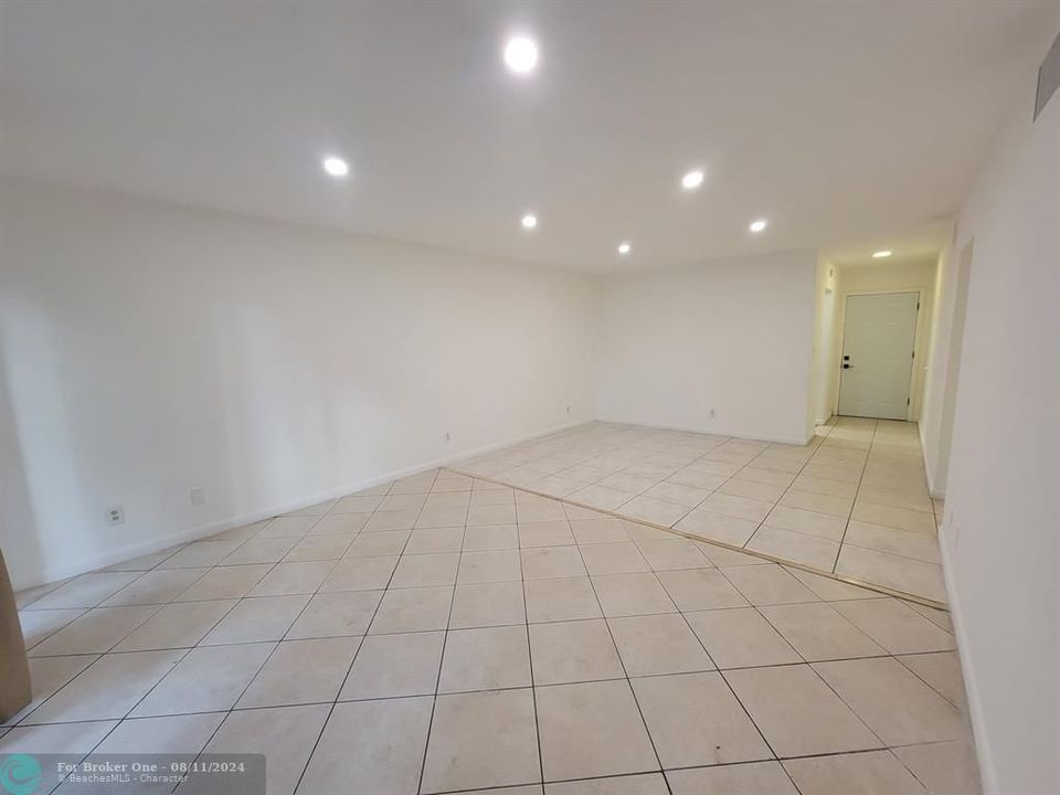 Vendido Recientemente: $220,000 (2 camas, 2 baños, 965 Pies cuadrados)