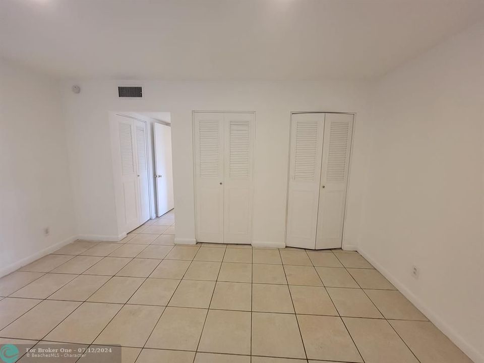For Sale: $220,000 (2 beds, 2 baths, 965 Square Feet)