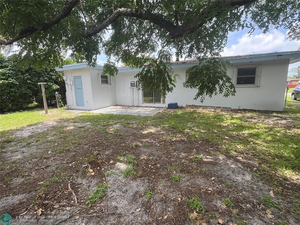 Active With Contract: $419,000 (3 beds, 2 baths, 1218 Square Feet)