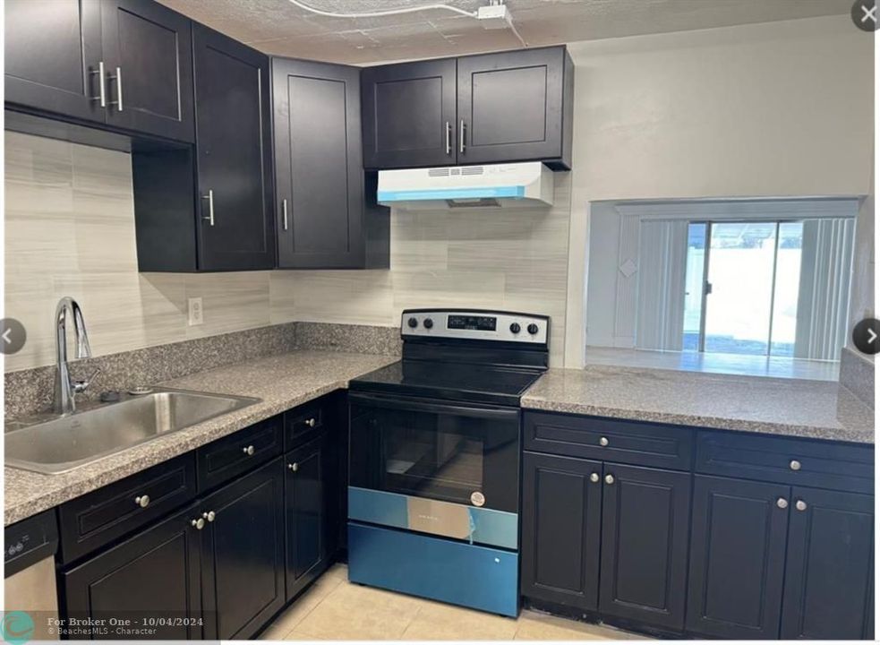 For Sale: $287,500 (2 beds, 1 baths, 1314 Square Feet)