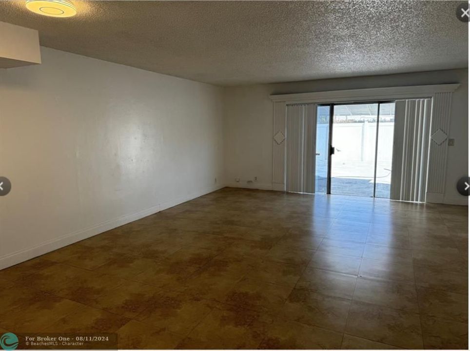 For Sale: $287,500 (2 beds, 1 baths, 1314 Square Feet)