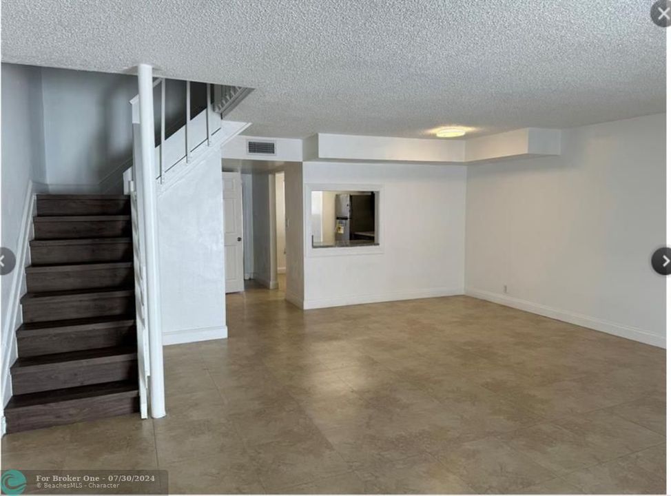 For Sale: $287,500 (2 beds, 1 baths, 1314 Square Feet)