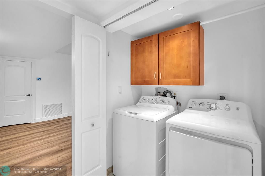 Active With Contract: $284,900 (2 beds, 2 baths, 1365 Square Feet)