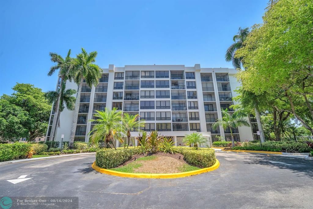 Active With Contract: $284,900 (2 beds, 2 baths, 1365 Square Feet)