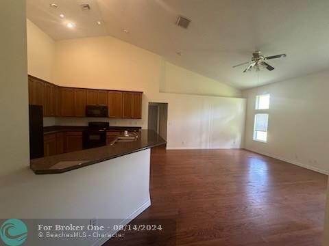 For Rent: $3,500 (3 beds, 3 baths, 2405 Square Feet)