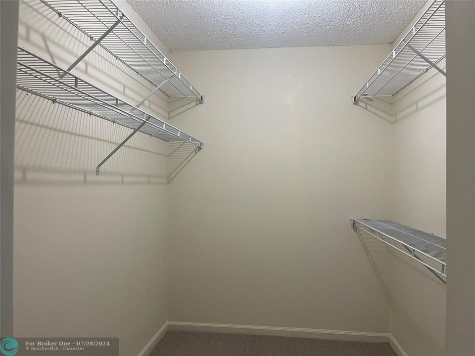 For Sale: $149,000 (2 beds, 2 baths, 1100 Square Feet)