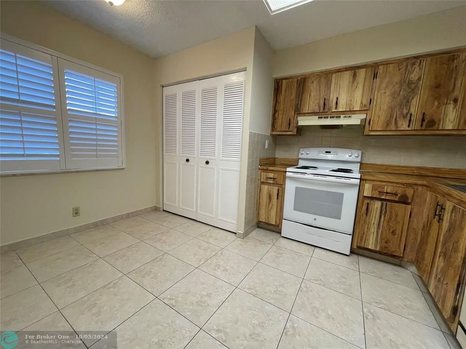 For Sale: $137,000 (2 beds, 2 baths, 1100 Square Feet)