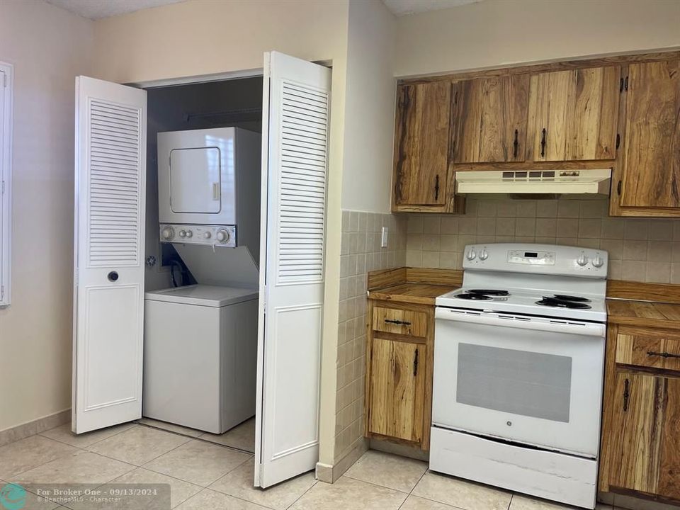 For Sale: $149,000 (2 beds, 2 baths, 1100 Square Feet)