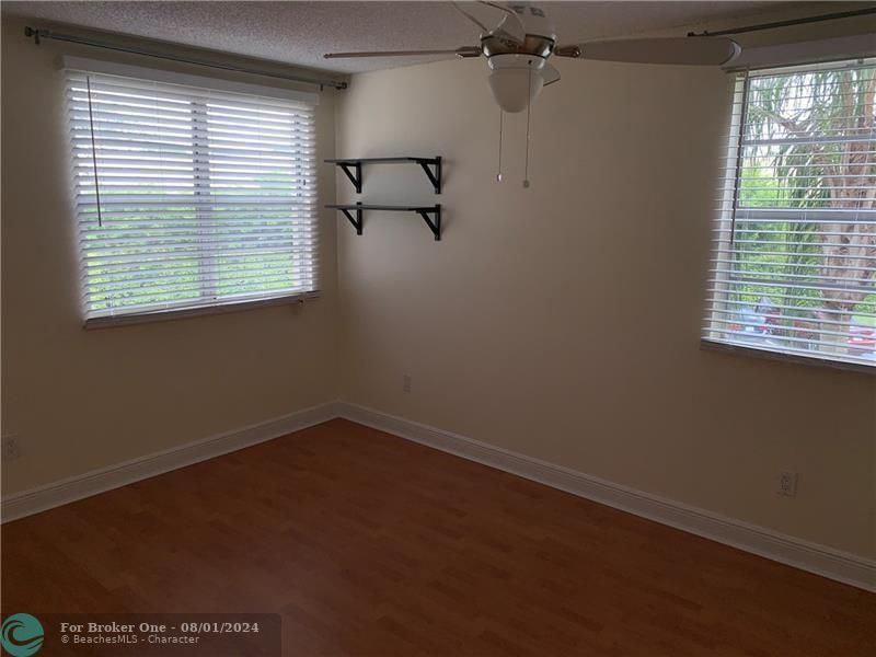 For Rent: $1,800 (2 beds, 1 baths, 903 Square Feet)